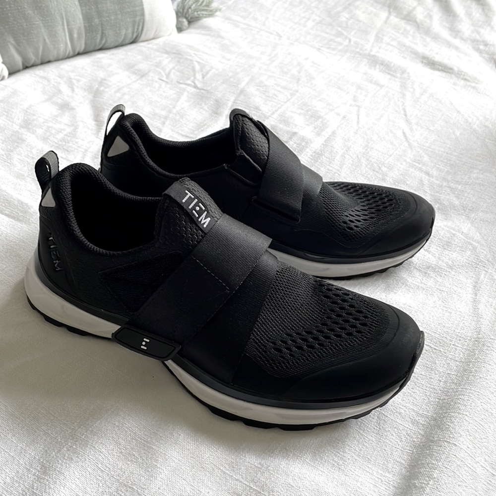 EUC Tiem cycle shoes with clips size 9 black and white